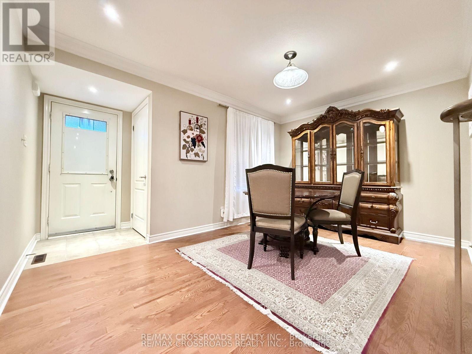 158 Gail Parks Crescent, Newmarket, Ontario  L3X 3C1 - Photo 2 - N13069406