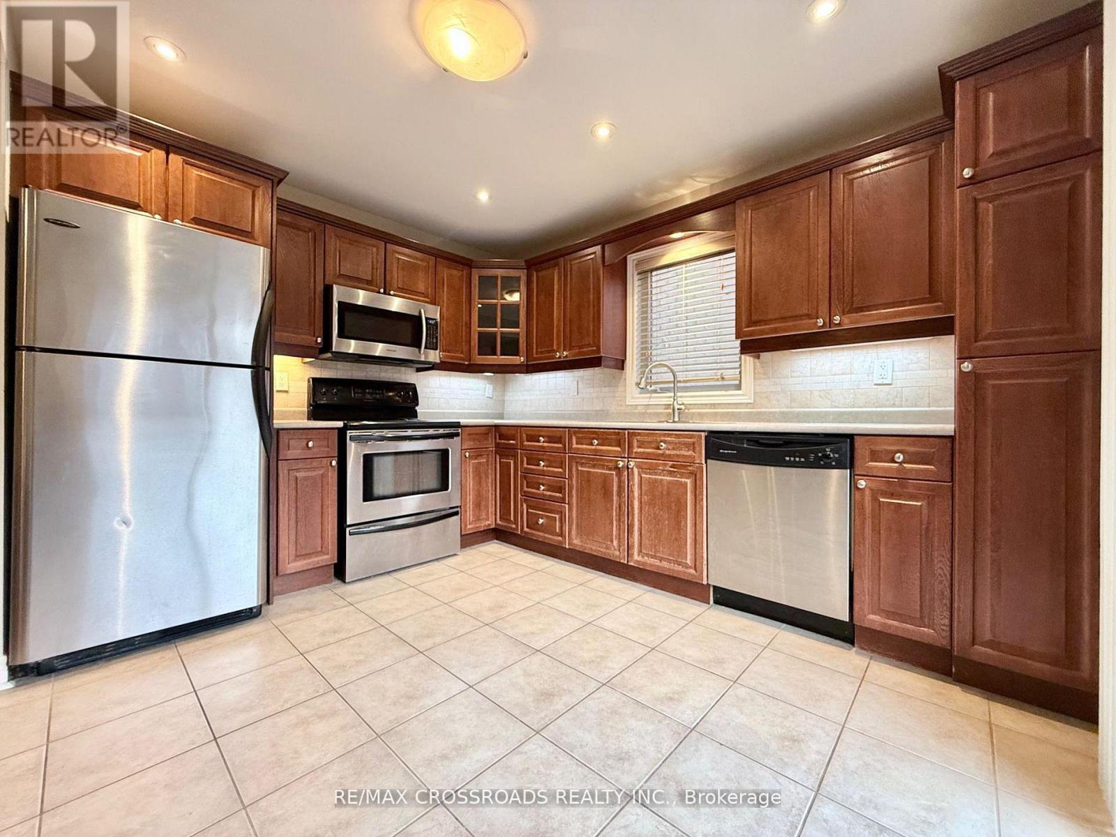 158 Gail Parks Crescent, Newmarket, Ontario  L3X 3C1 - Photo 4 - N13069406