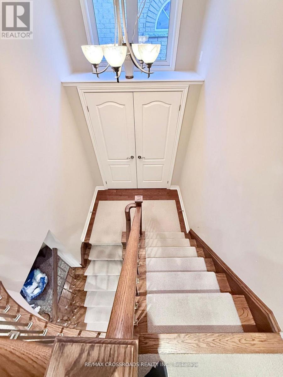 158 Gail Parks Crescent, Newmarket, Ontario  L3X 3C1 - Photo 8 - N13069406