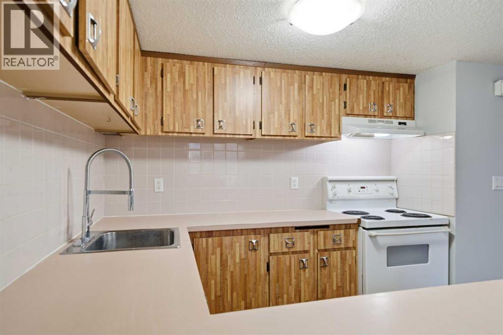 306, 2200 Woodview Drive Sw, Calgary, Alberta  T2W 3N6 - Photo 8 - A2306365