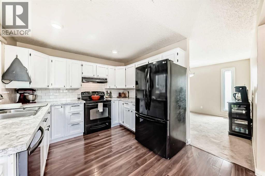 119 Woodglen Grove SW, Calgary, Alberta  T2W 4J9 - Photo 13 - A2304961