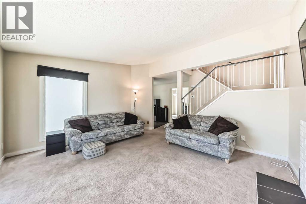 119 Woodglen Grove SW, Calgary, Alberta  T2W 4J9 - Photo 6 - A2304961