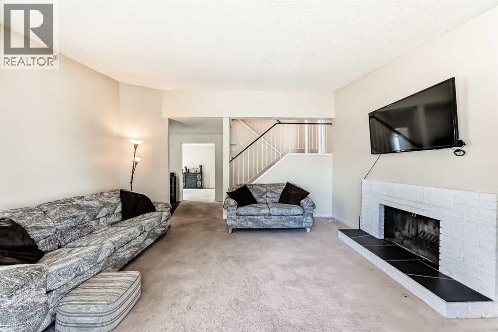 119 Woodglen Grove SW, Calgary, Alberta  T2W 4J9 - Photo 7 - A2304961
