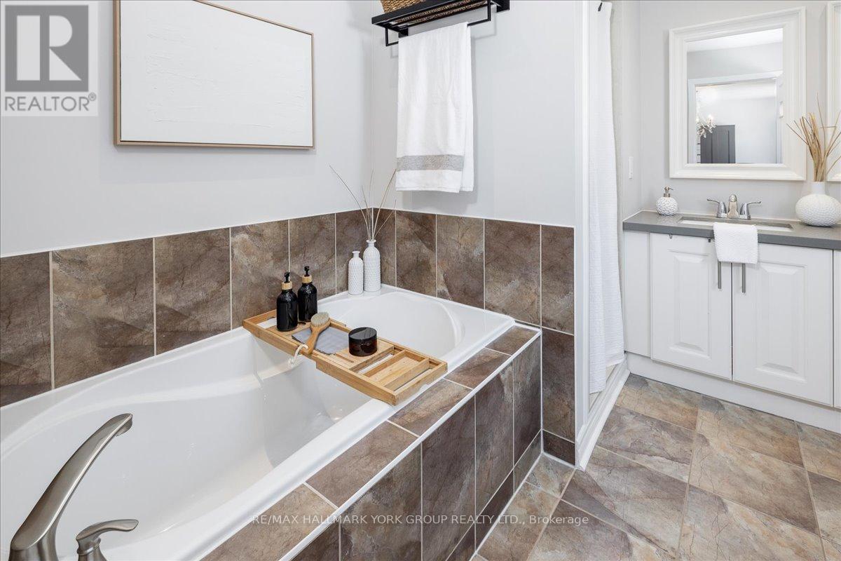 19 Silverstone Crescent, Georgina, Ontario  L4P 4A5 - Photo 24 - N13007476
