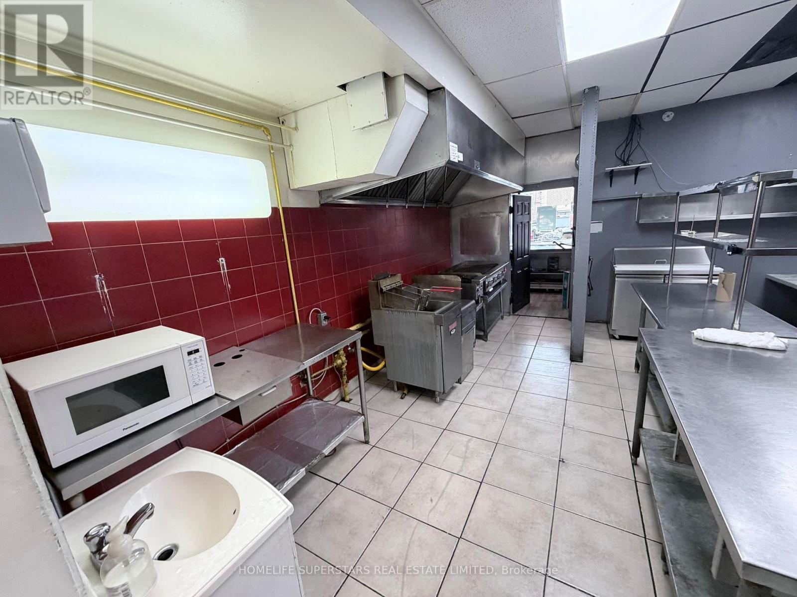 1708 Eglinton Avenue W, Toronto, Ontario  M6E 2H5 - Photo 7 - W13069004