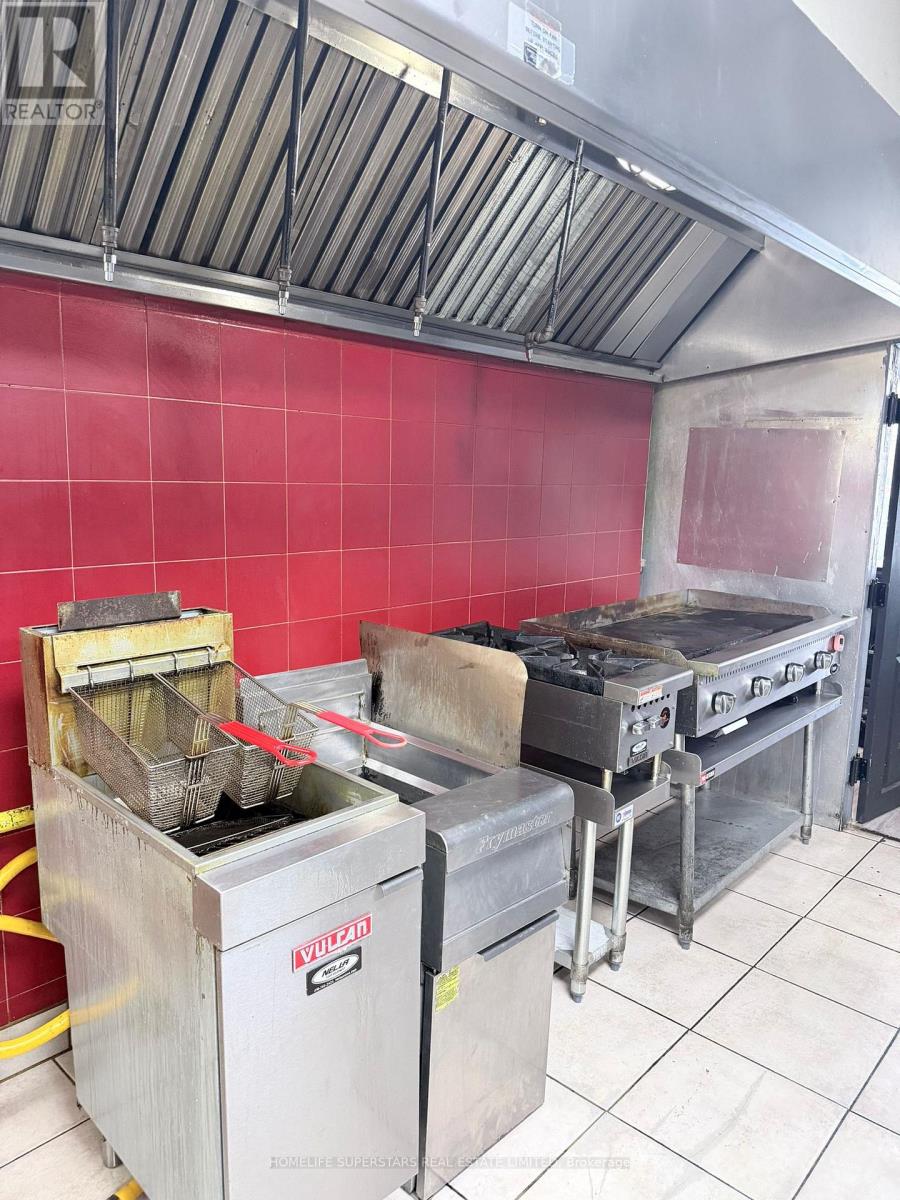 1708 Eglinton Avenue W, Toronto, Ontario  M6E 2H5 - Photo 8 - W13069004
