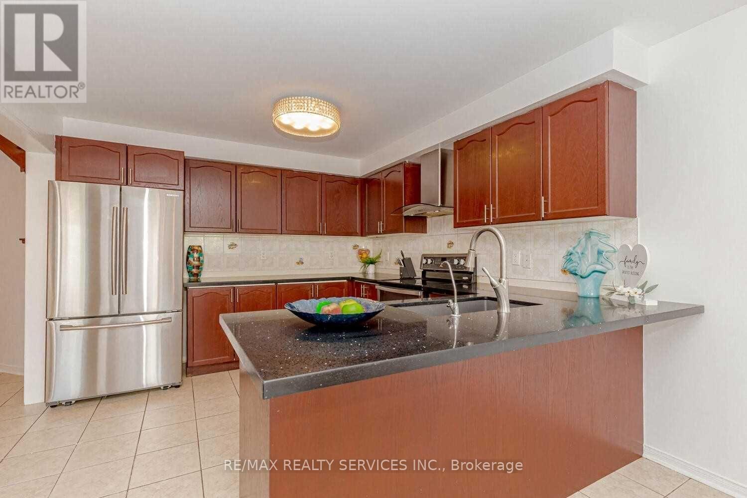 339 Edenbrook Hill (Upper) Drive, Brampton, Ontario  L7A 2L3 - Photo 11 - W13069058