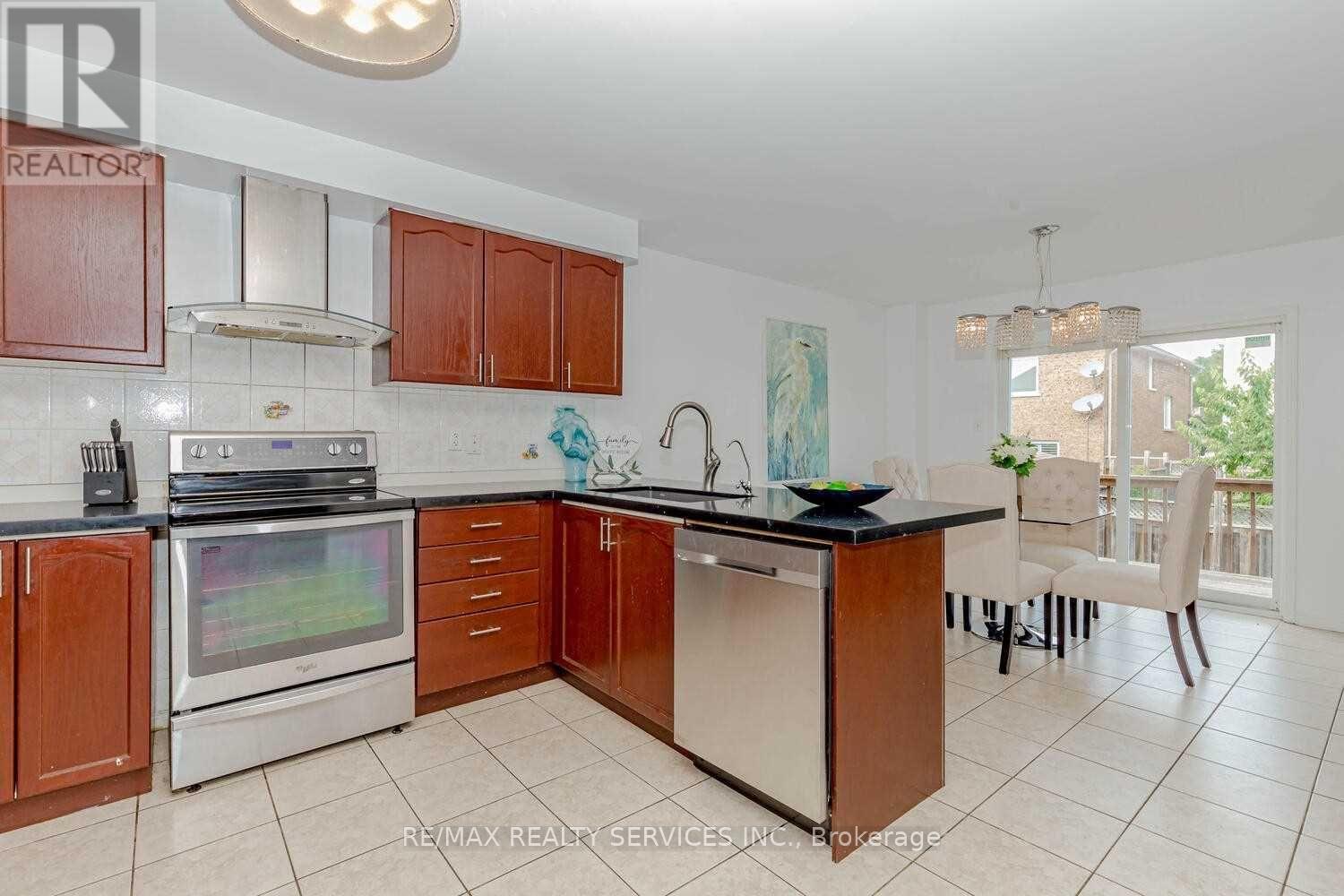 339 Edenbrook Hill (Upper) Drive, Brampton, Ontario  L7A 2L3 - Photo 12 - W13069058