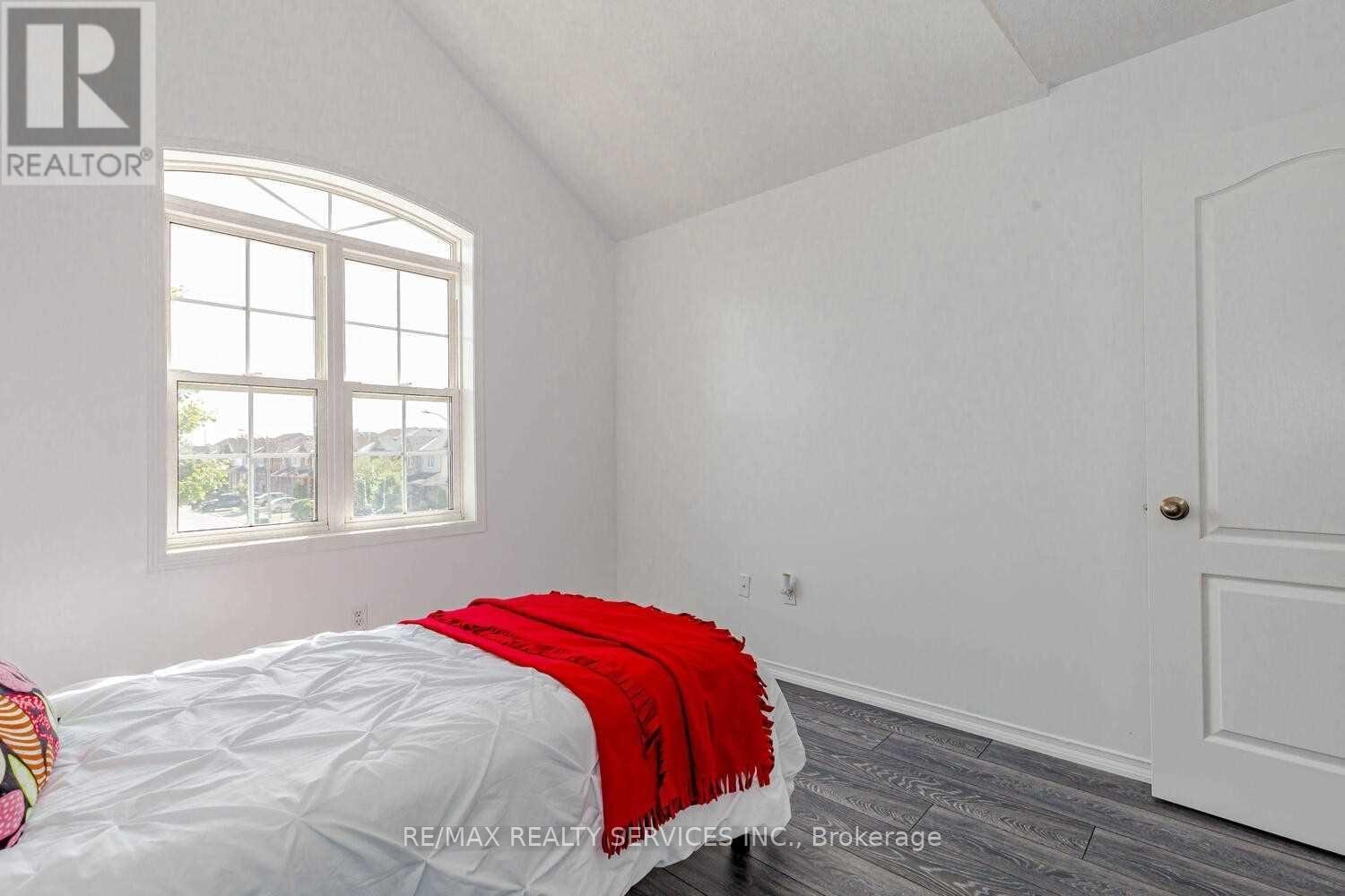 339 Edenbrook Hill (Upper) Drive, Brampton, Ontario  L7A 2L3 - Photo 17 - W13069058