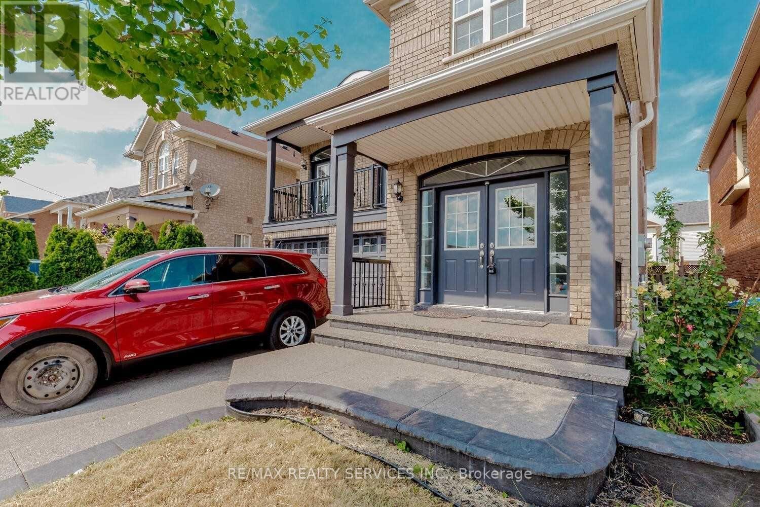 339 Edenbrook Hill (Upper) Drive, Brampton, Ontario  L7A 2L3 - Photo 2 - W13069058