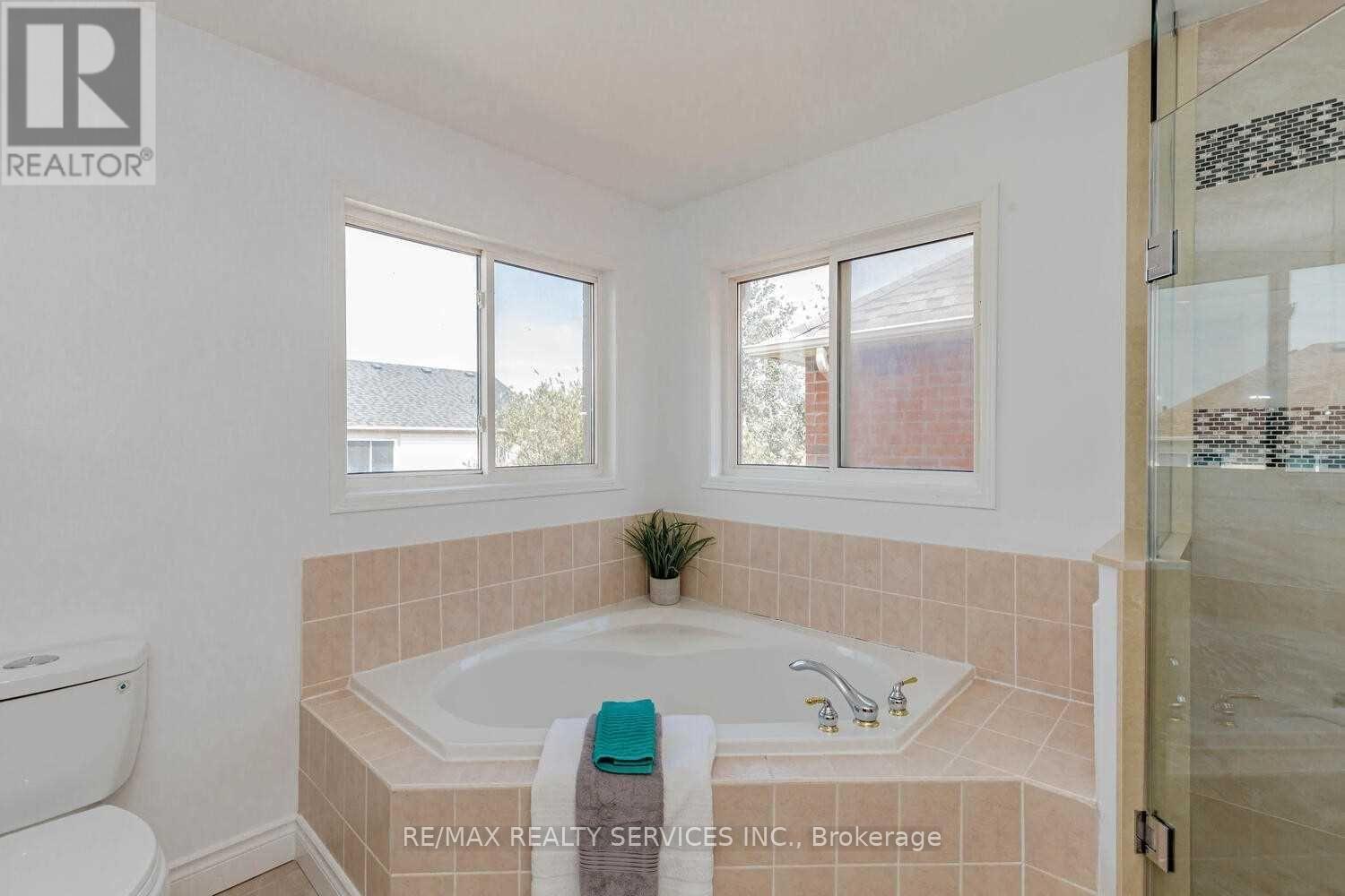 339 Edenbrook Hill (Upper) Drive, Brampton, Ontario  L7A 2L3 - Photo 24 - W13069058