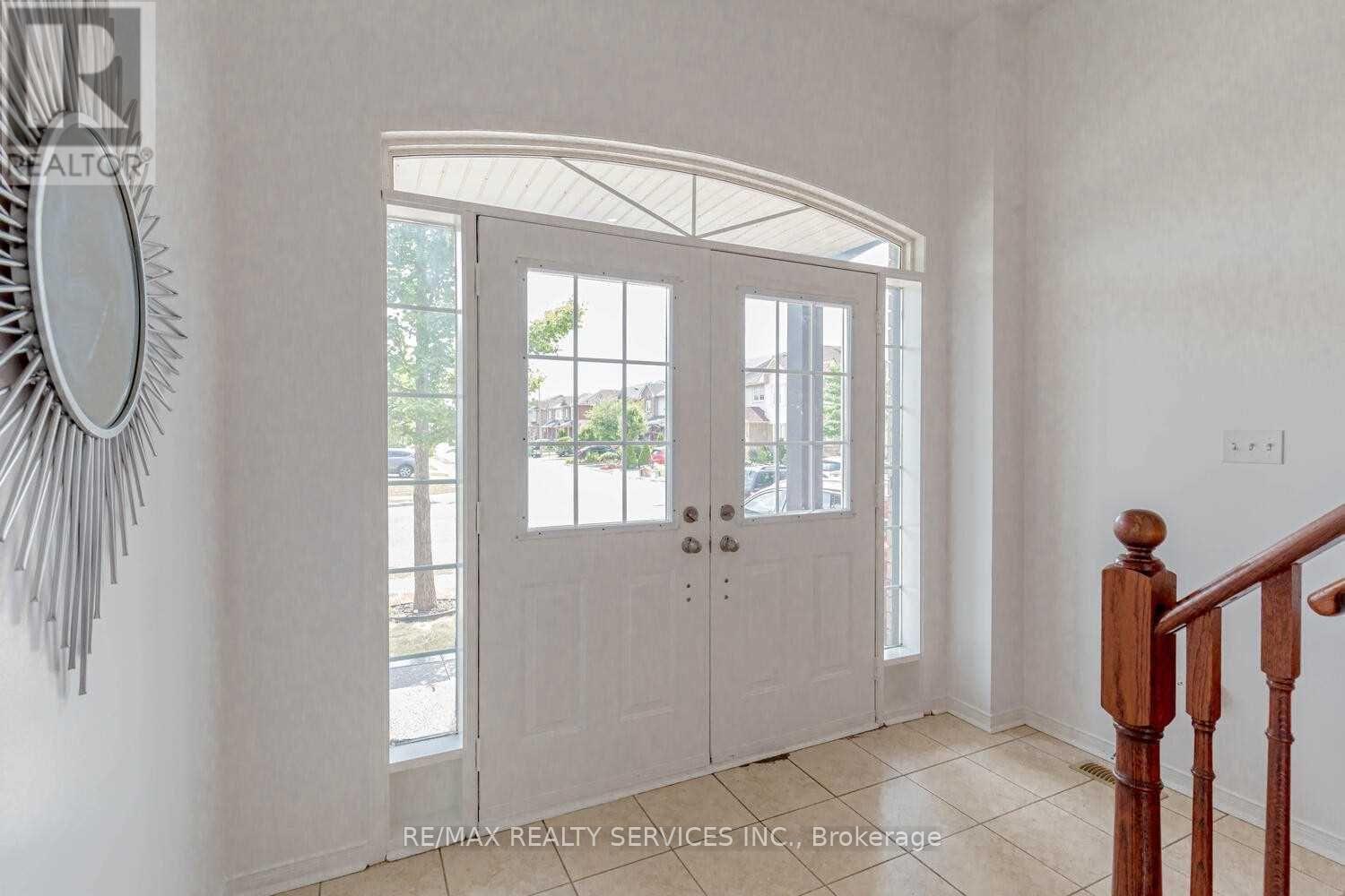 339 Edenbrook Hill (Upper) Drive, Brampton, Ontario  L7A 2L3 - Photo 3 - W13069058