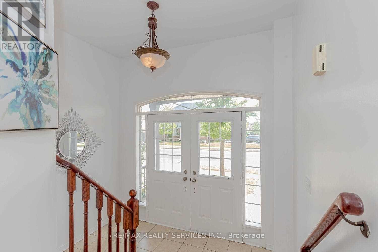 339 Edenbrook Hill (Upper) Drive, Brampton, Ontario  L7A 2L3 - Photo 4 - W13069058