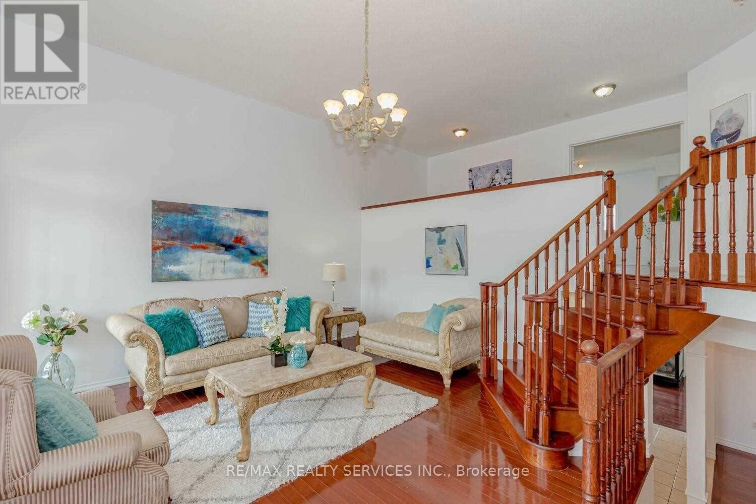 339 Edenbrook Hill (Upper) Drive, Brampton, Ontario  L7A 2L3 - Photo 7 - W13069058