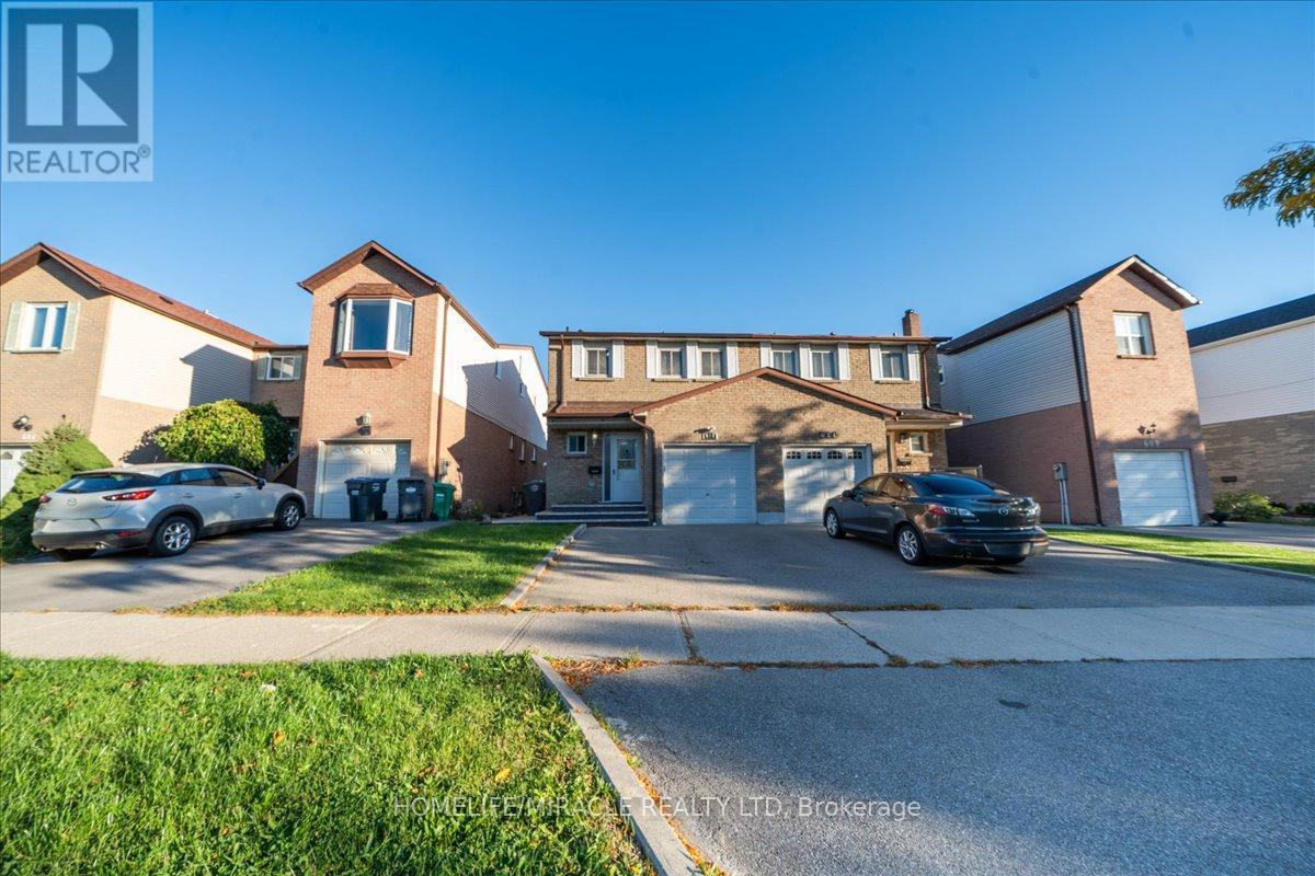 613 Galloway Crescent, Mississauga, Ontario  L5C 3R7 - Photo 1 - W13069072