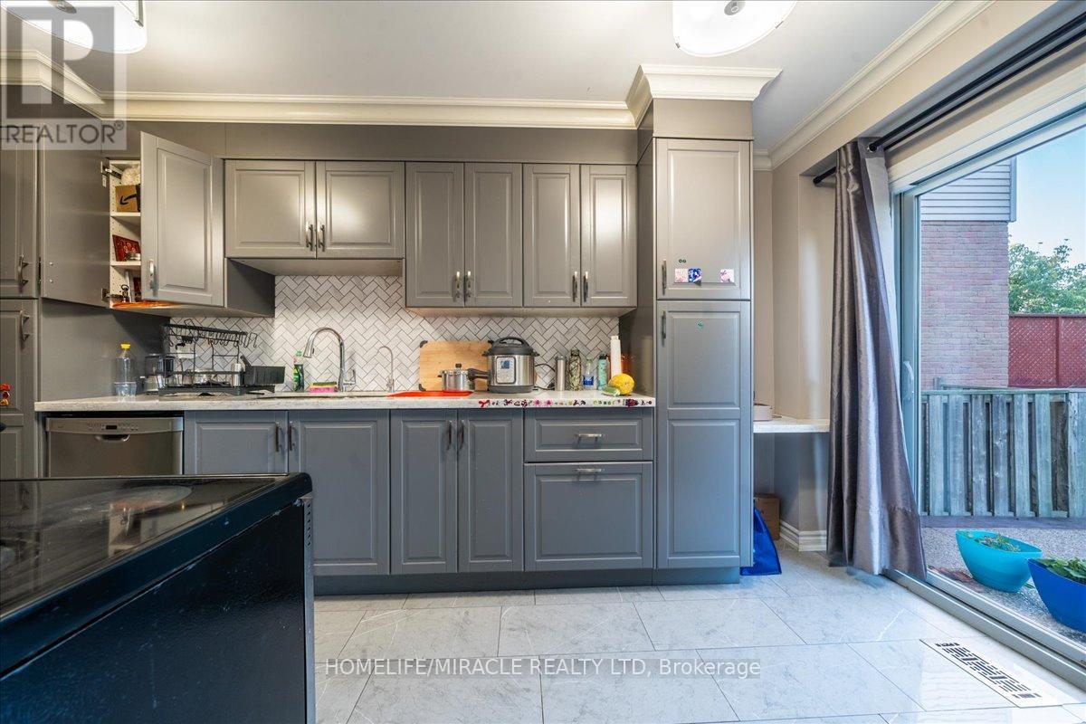 613 Galloway Crescent, Mississauga, Ontario  L5C 3R7 - Photo 10 - W13069072