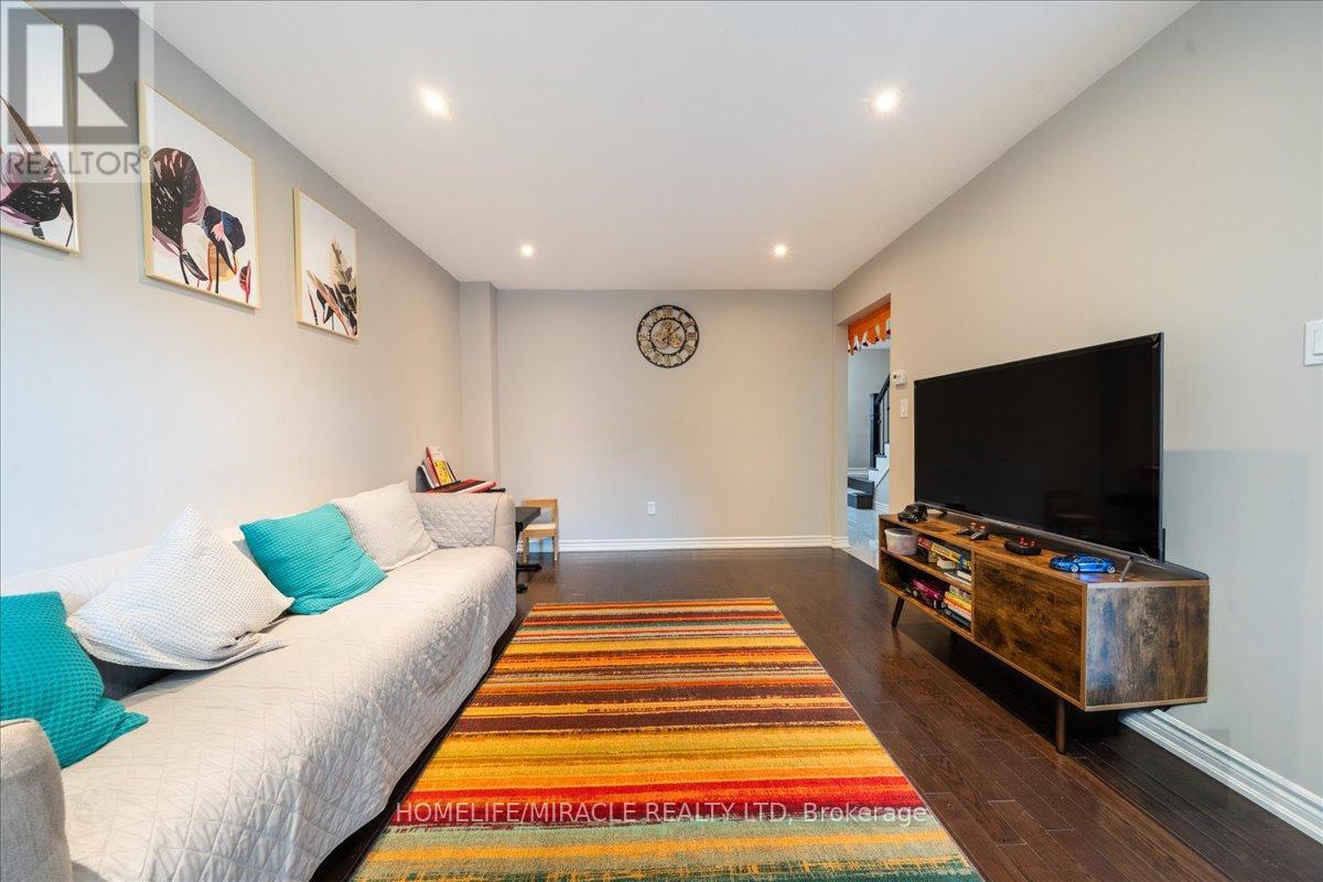 613 Galloway Crescent, Mississauga, Ontario  L5C 3R7 - Photo 17 - W13069072