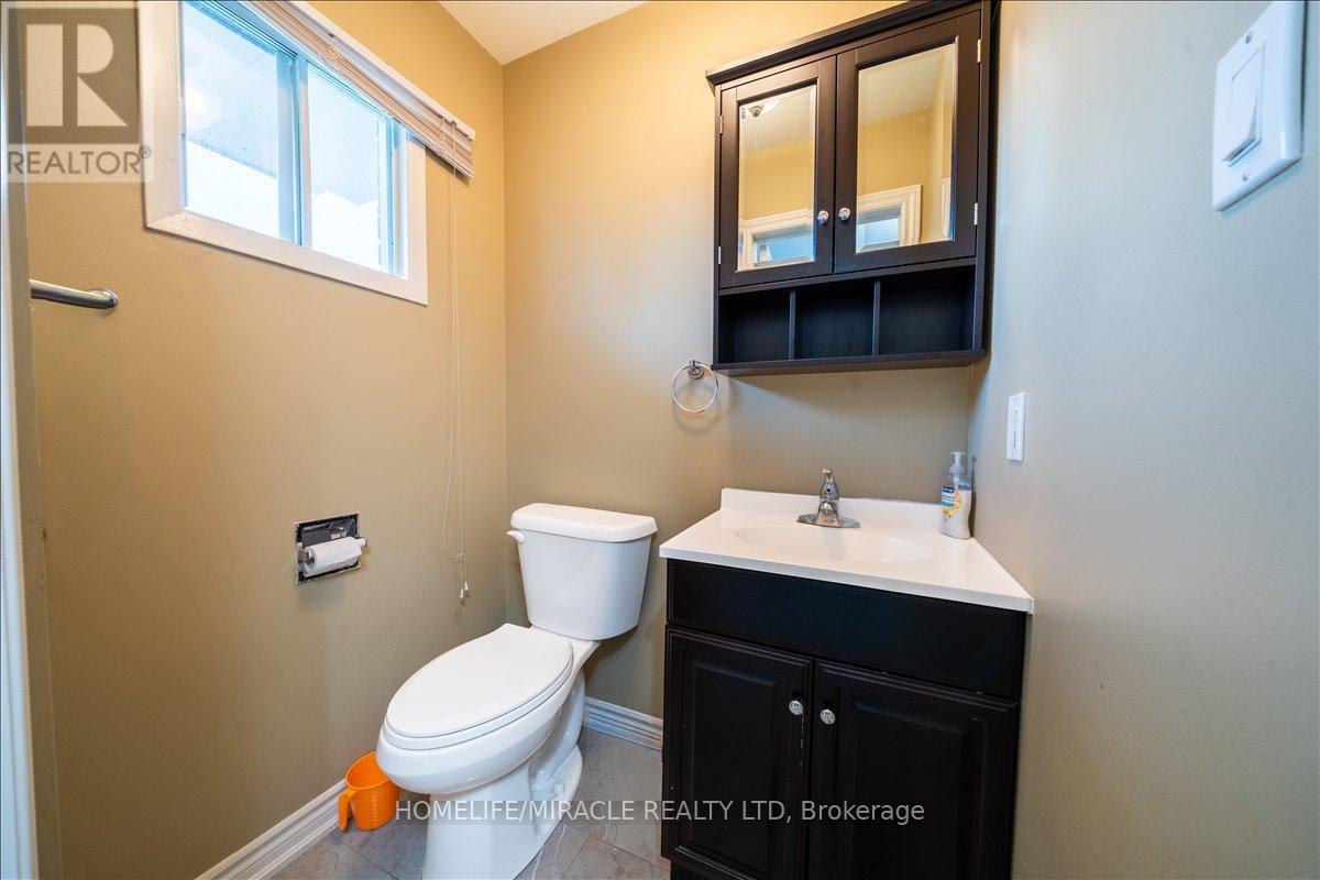 613 Galloway Crescent, Mississauga, Ontario  L5C 3R7 - Photo 18 - W13069072