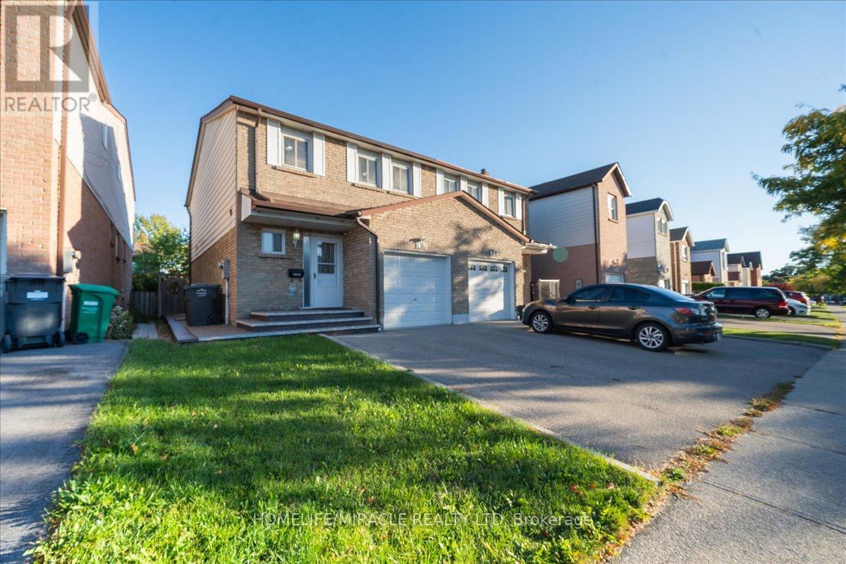 613 Galloway Crescent, Mississauga, Ontario  L5C 3R7 - Photo 3 - W13069072