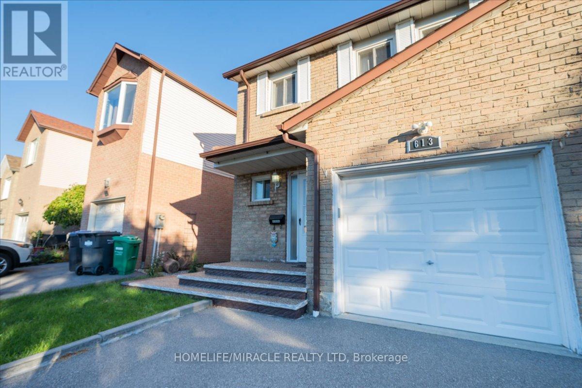 613 Galloway Crescent, Mississauga, Ontario  L5C 3R7 - Photo 4 - W13069072