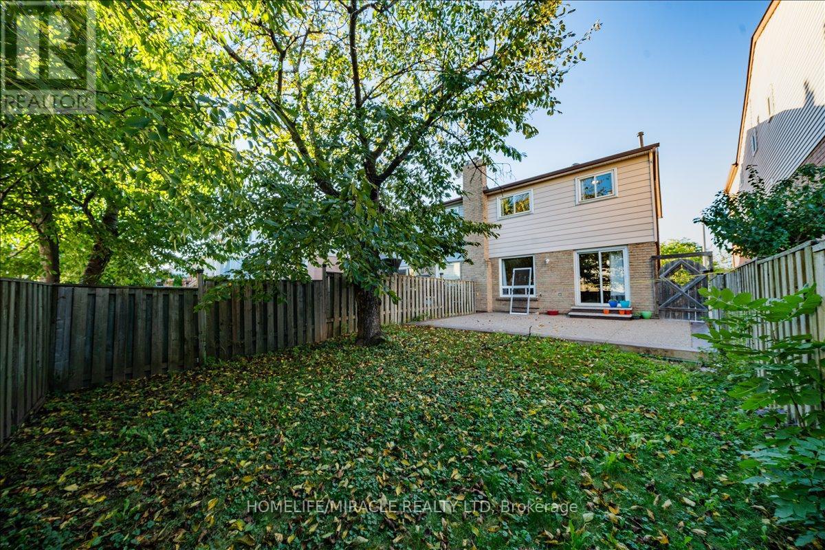 613 Galloway Crescent, Mississauga, Ontario  L5C 3R7 - Photo 5 - W13069072
