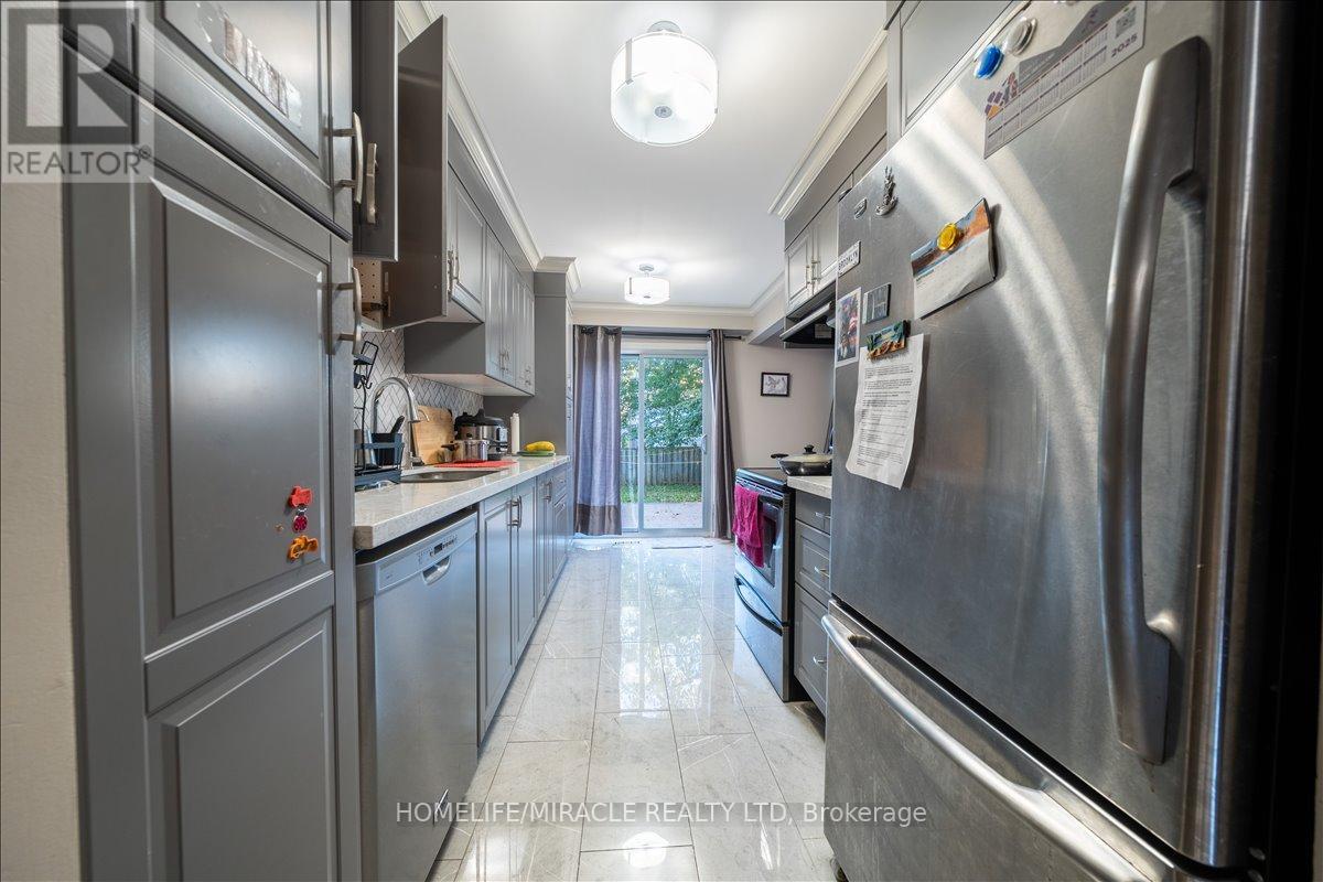 613 Galloway Crescent, Mississauga, Ontario  L5C 3R7 - Photo 9 - W13069072