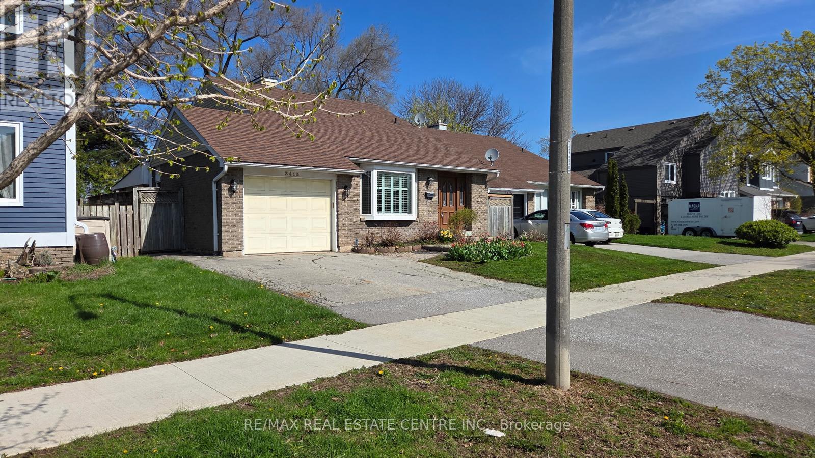 3413 Rockwood Drive, Burlington, Ontario  L7N 3H6 - Photo 2 - W13069106