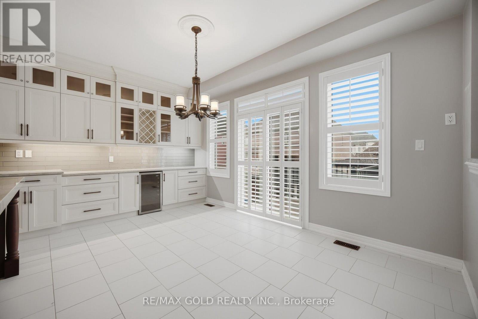 53 Martin Byrne Drive, Brampton, Ontario  L6P 4C2 - Photo 14 - W13069368