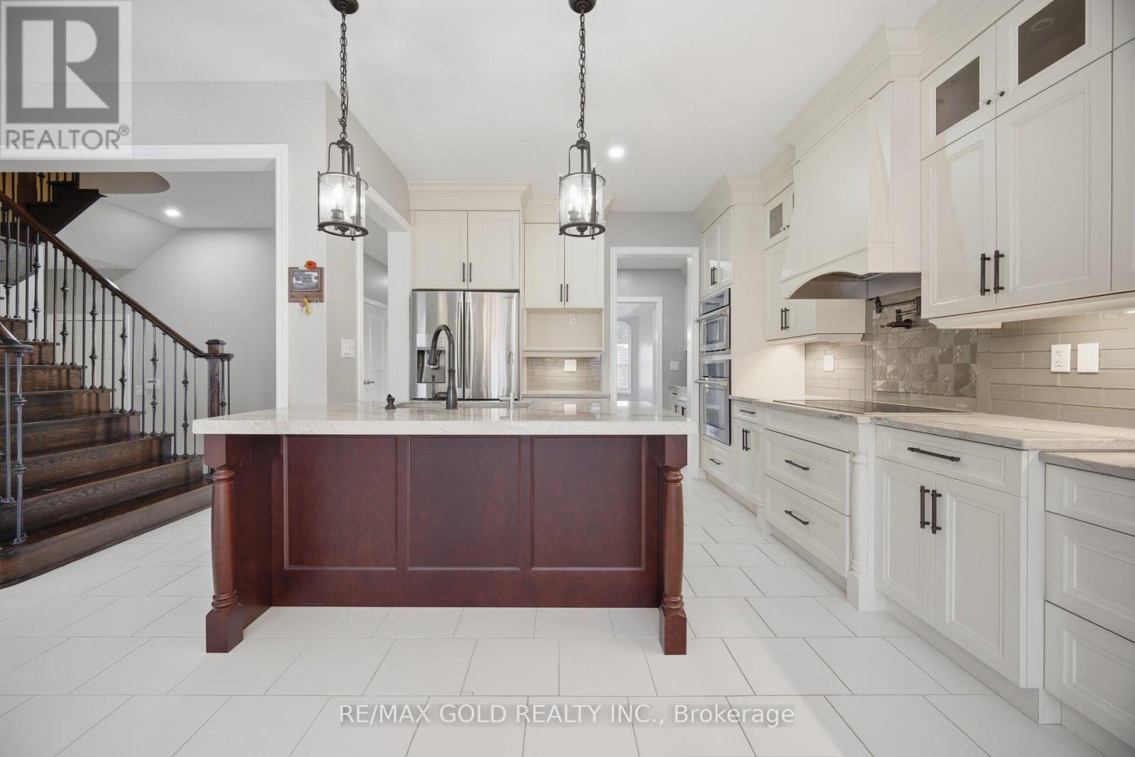 53 Martin Byrne Drive, Brampton, Ontario  L6P 4C2 - Photo 7 - W13069368