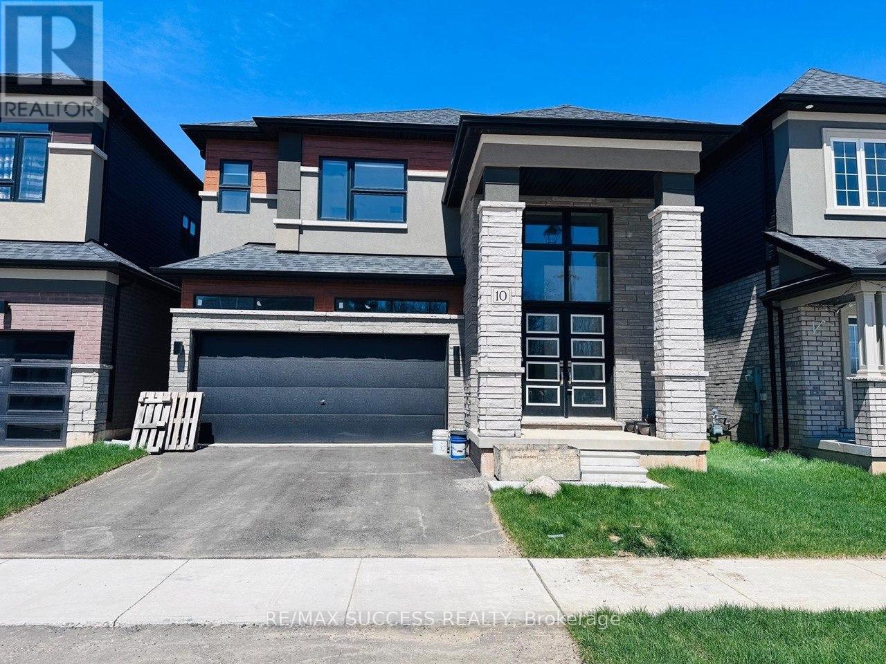 10 WALDRON STREET, Brantford, Ontario