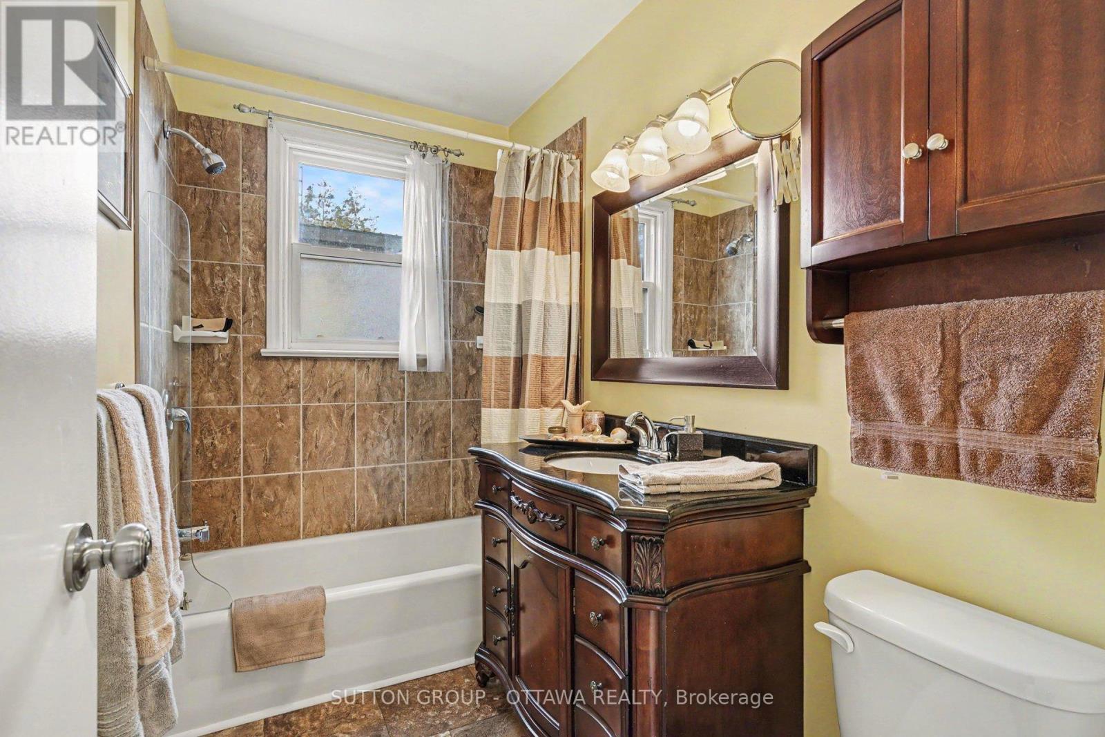 323 Wilson Road S, Oshawa, Ontario  L1H 6C4 - Photo 14 - E13069488