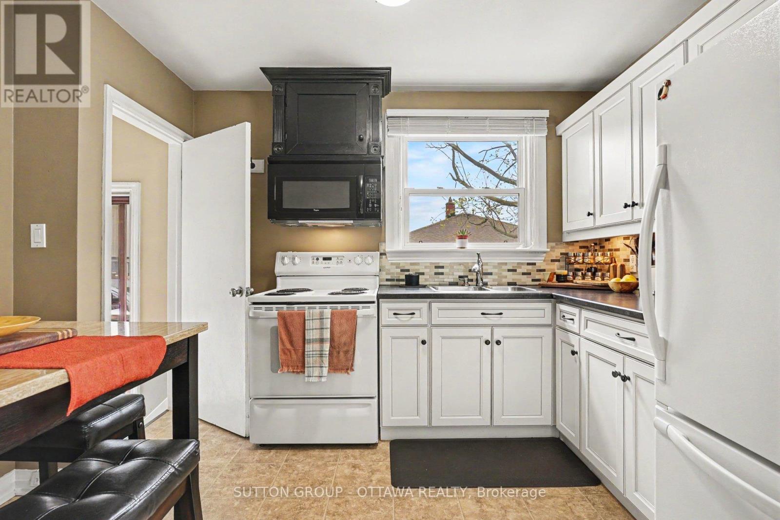 323 Wilson Road S, Oshawa, Ontario  L1H 6C4 - Photo 4 - E13069488
