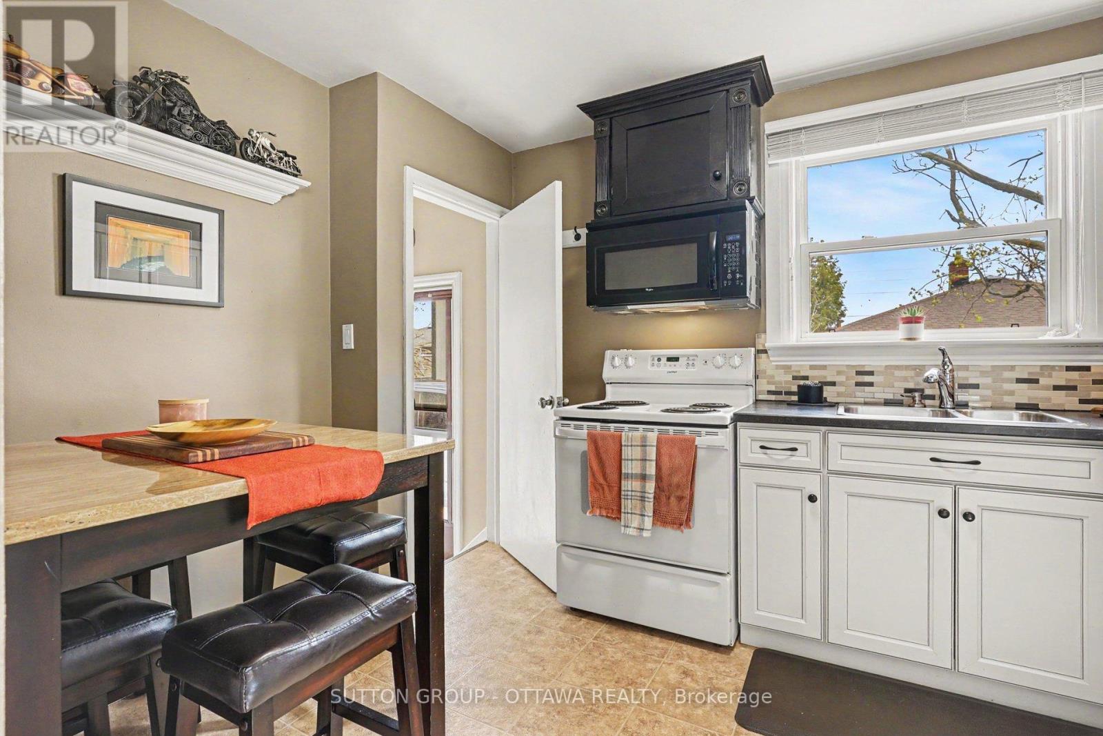 323 Wilson Road S, Oshawa, Ontario  L1H 6C4 - Photo 6 - E13069488