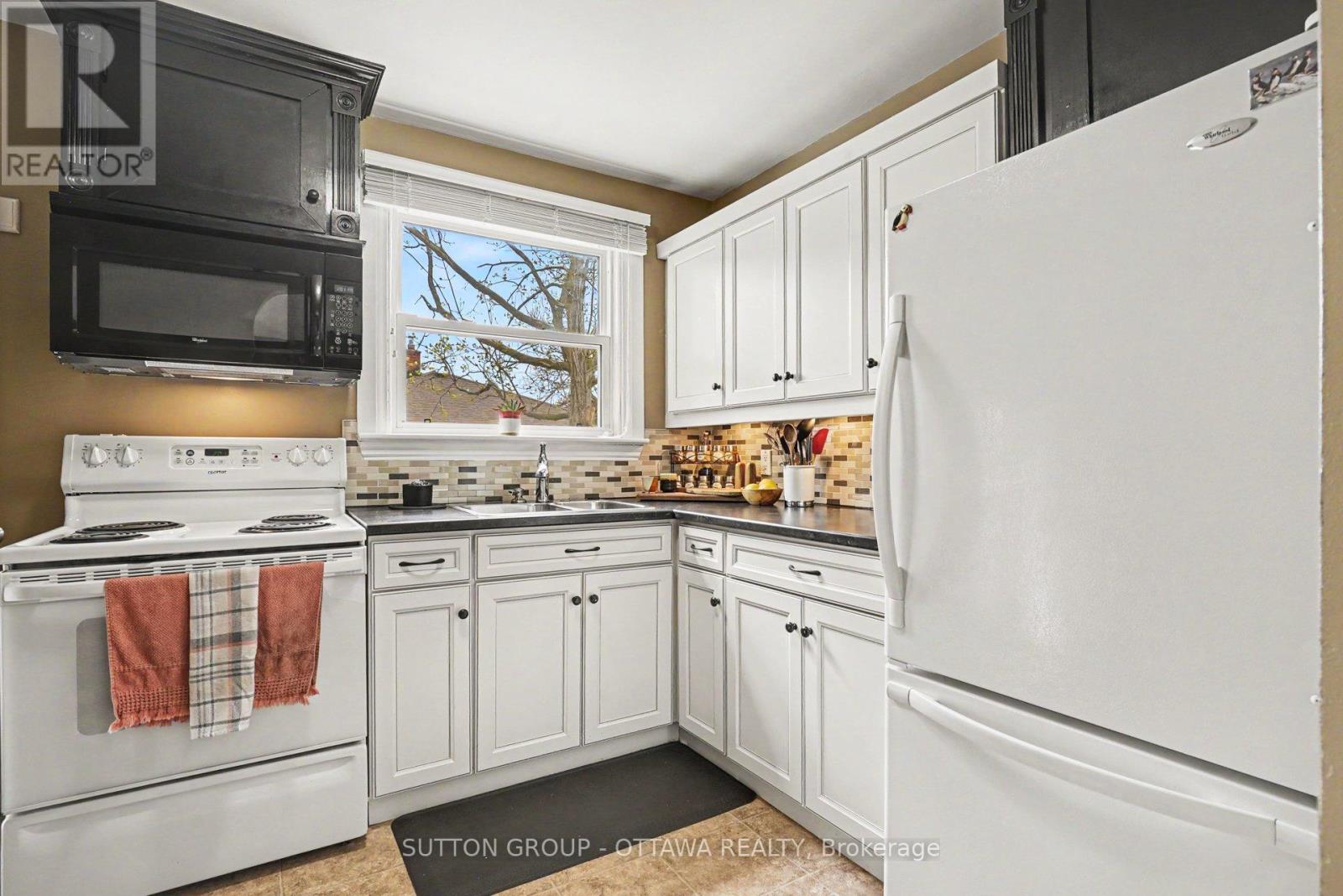 323 Wilson Road S, Oshawa, Ontario  L1H 6C4 - Photo 7 - E13069488