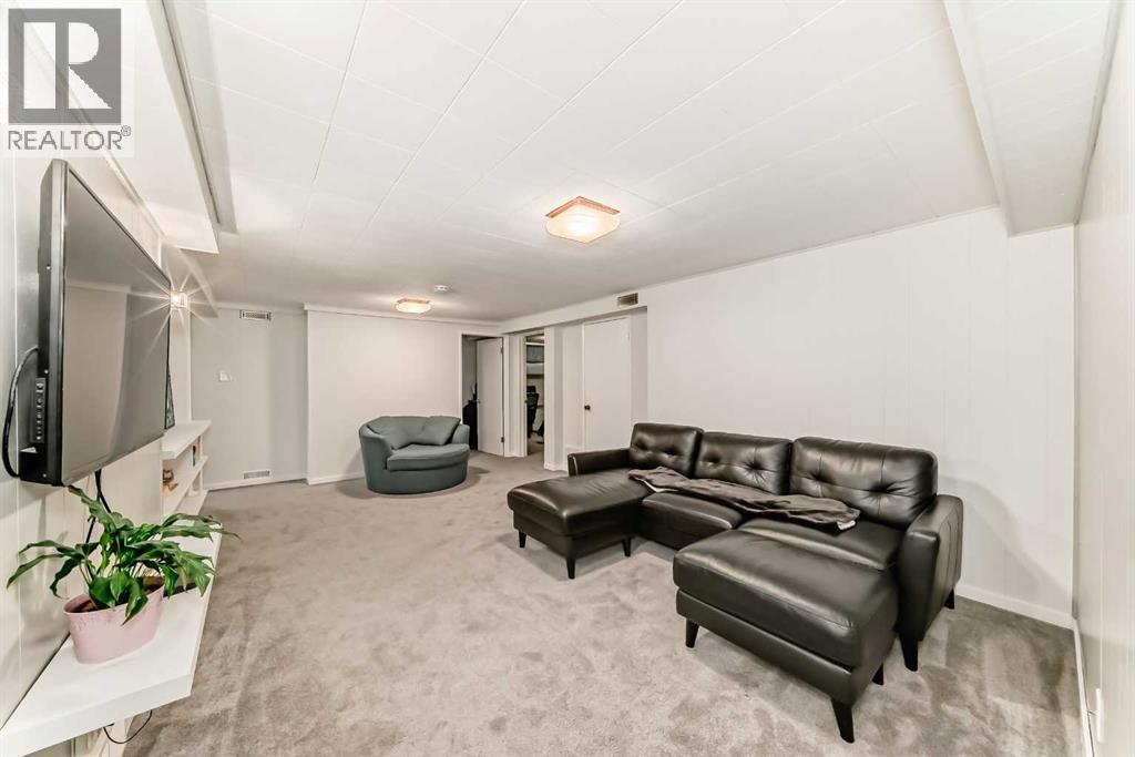 8043 Elbow Drive SW, Calgary, Alberta  T2V 1K5 - Photo 32 - A2291798