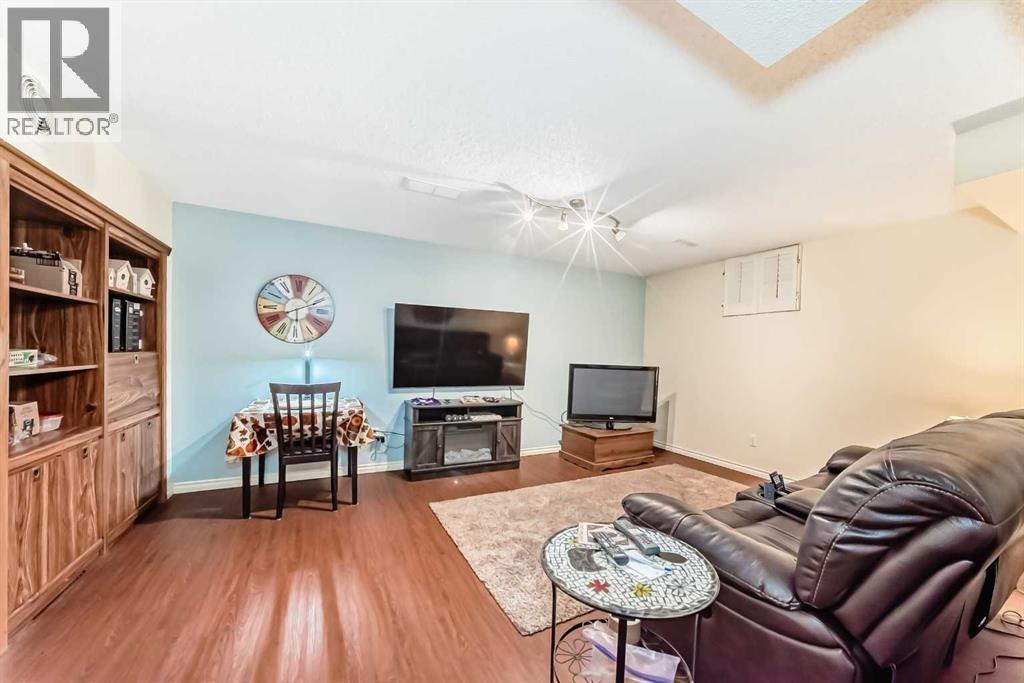 8 Meadow Place Se, Airdrie, Alberta  T4A 1W4 - Photo 35 - A2299404