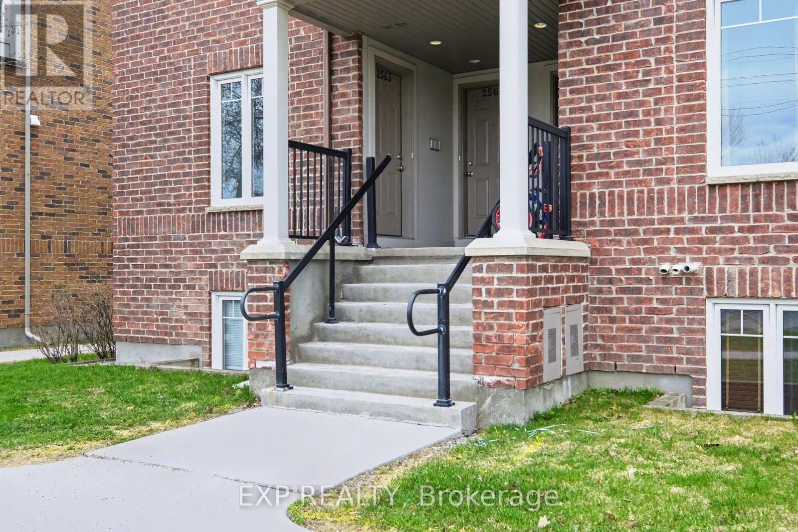 2563 Longfields Drive, Ottawa, Ontario  K2J 2L7 - Photo 4 - X13069666