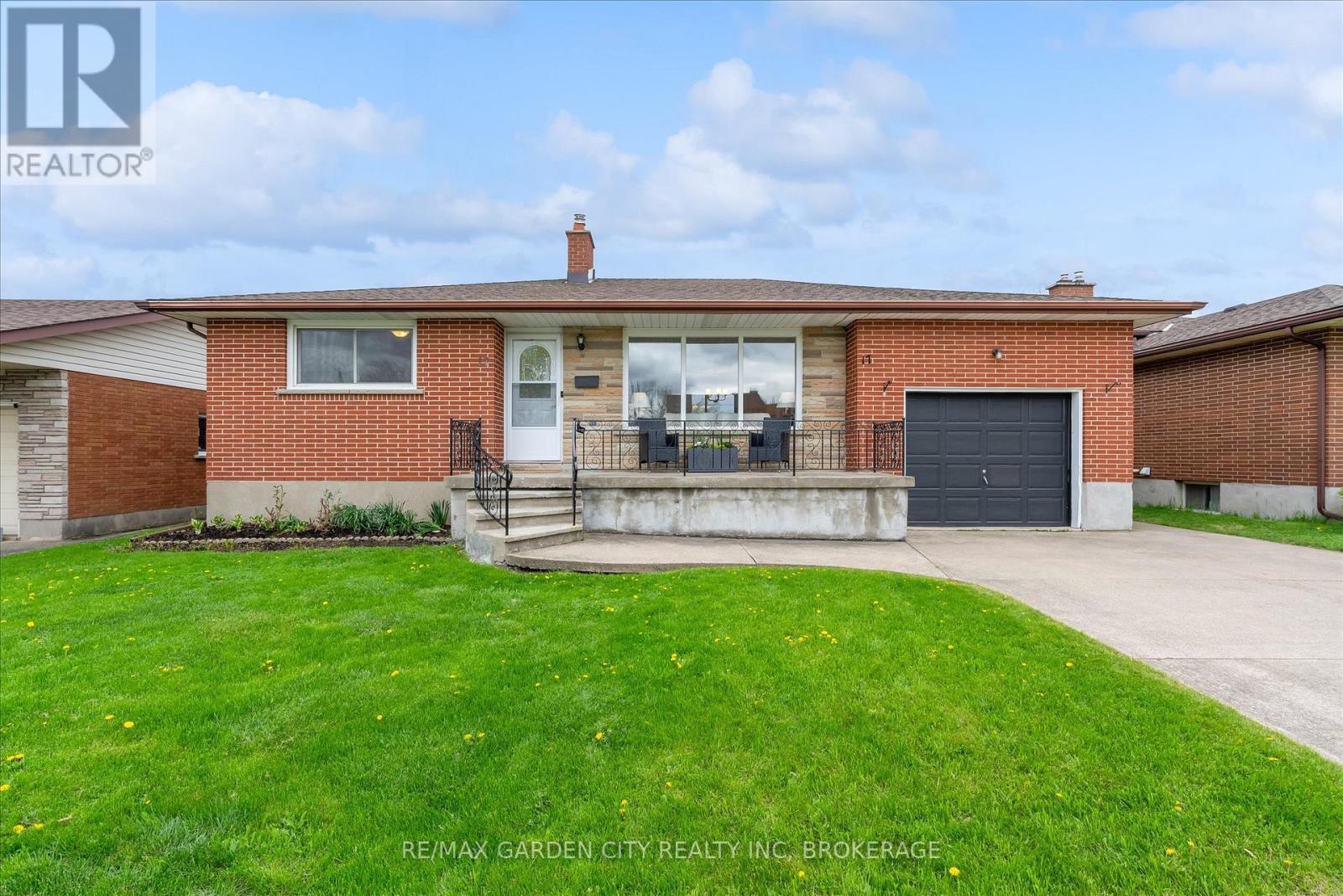 17 ST. CHARLES DRIVE, Thorold, Ontario