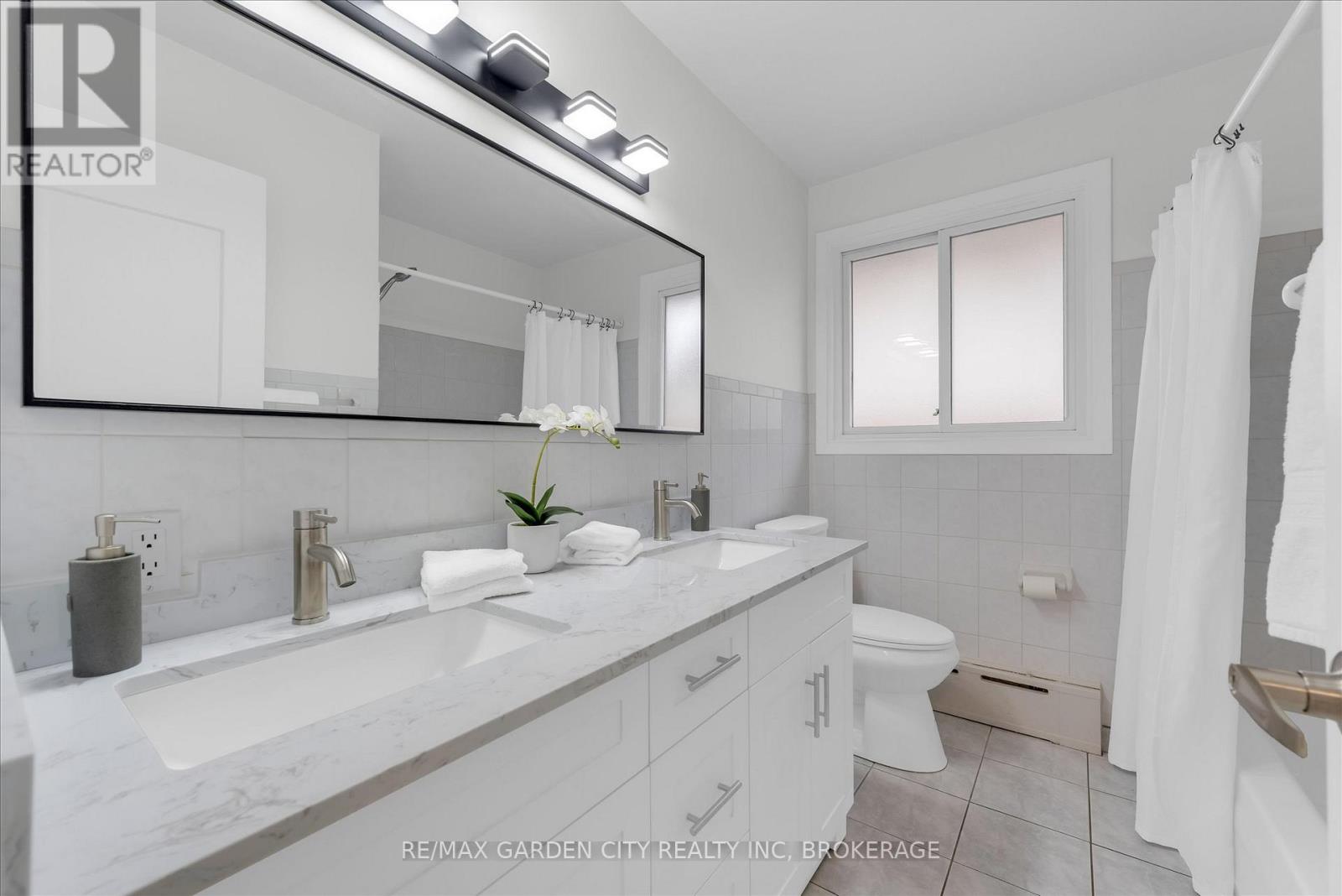 17 St. Charles Drive, Thorold, Ontario  L2V 2W3 - Photo 17 - X13069564