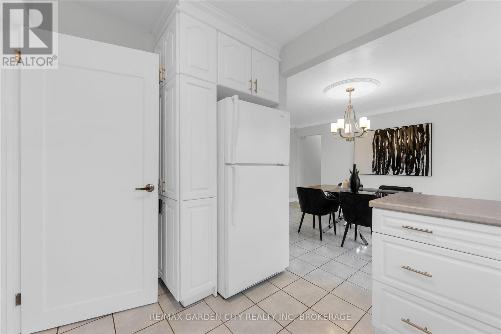 17 St. Charles Drive, Thorold, Ontario  L2V 2W3 - Photo 9 - X13069564