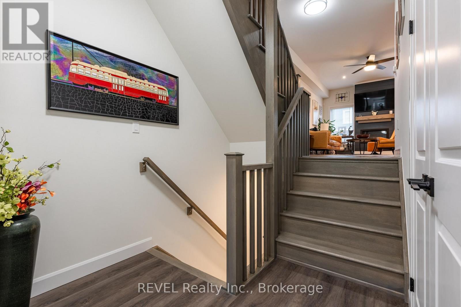 12 Cyclone Way, Fort Erie, Ontario  L0S 1B0 - Photo 5 - X13069648