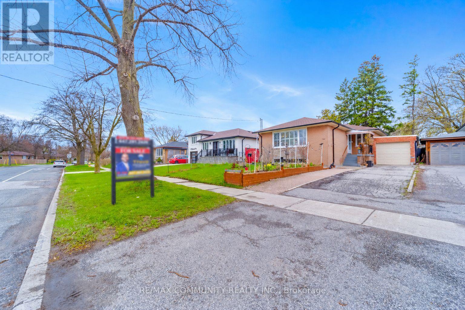 118 BRIMORTON DRIVE, Toronto, Ontario