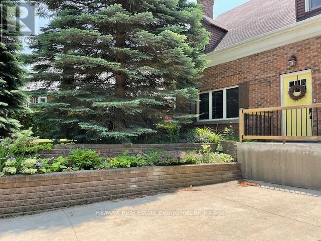 55 Vancamp Avenue, Kitchener, Ontario  N2M 1J1 - Photo 2 - X13069664
