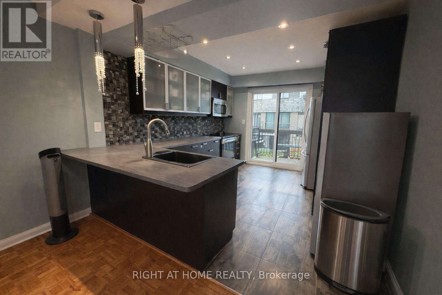 22 - 6 Glade Carse Way, Toronto, Ontario  M2R 3H1 - Photo 3 - C13013582