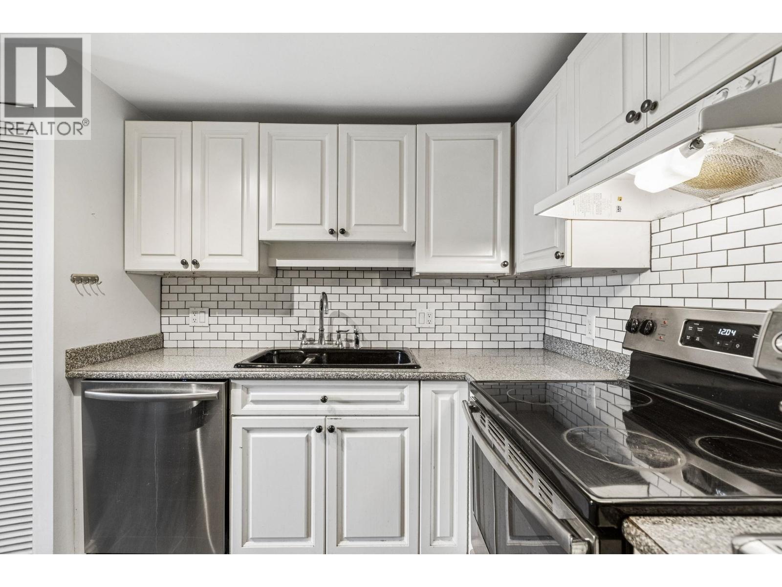 152a W 18th Street, North Vancouver, British Columbia  V7M 1W4 - Photo 19 - R3111234