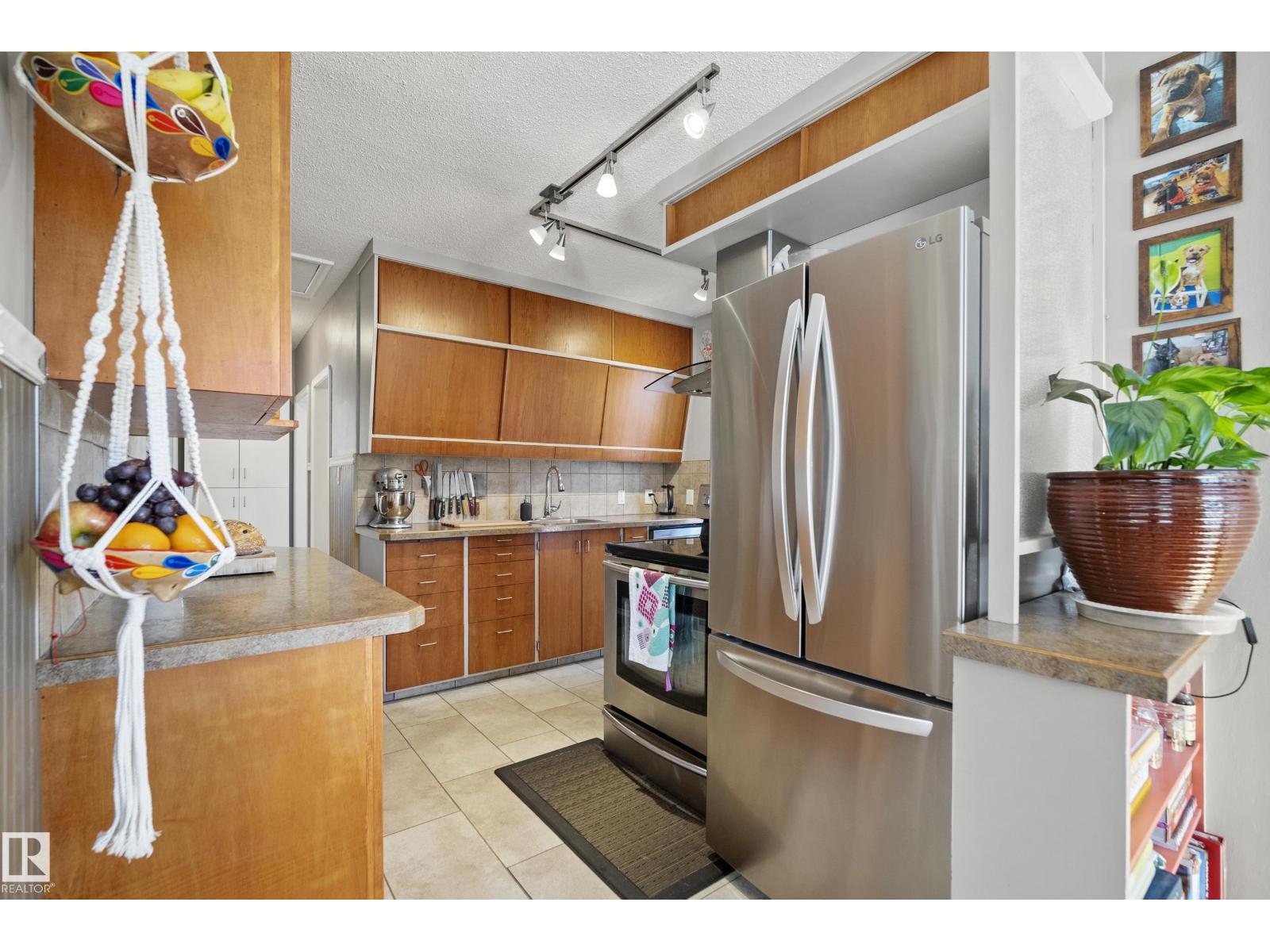 8946 80 Av Nw, Edmonton, Alberta  T6C 0T7 - Photo 10 - E4485182