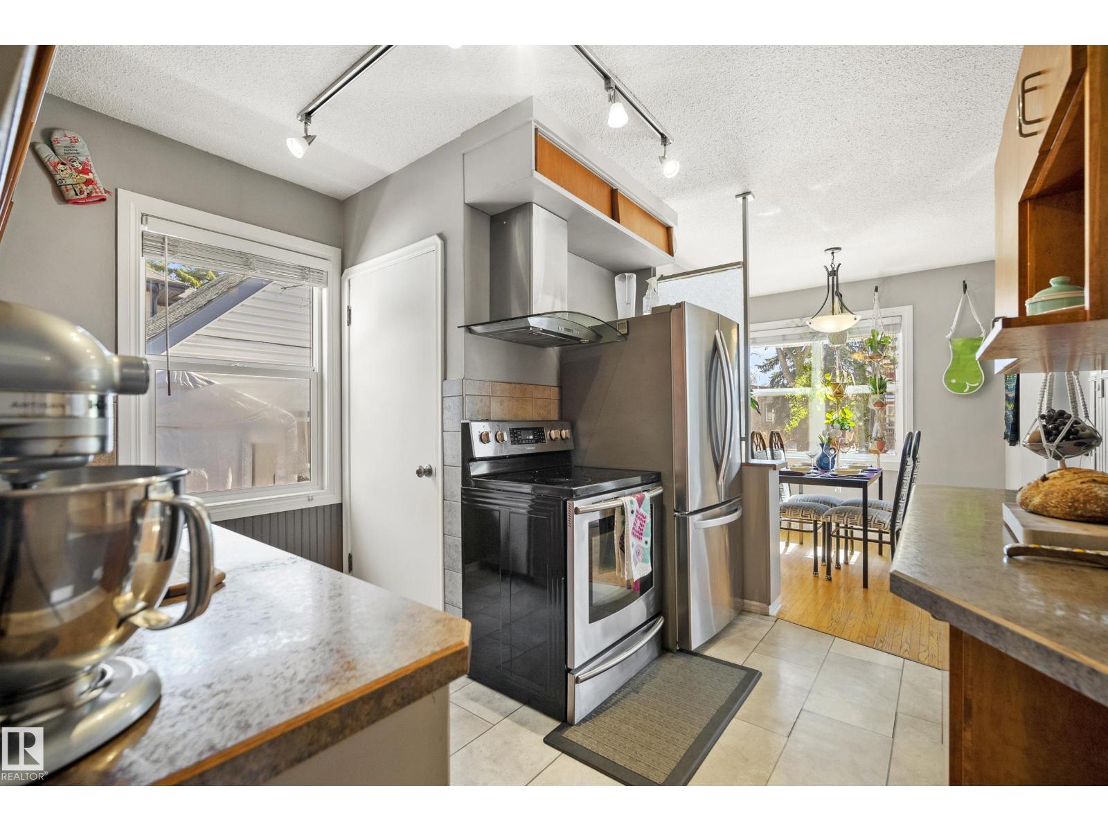 8946 80 Av Nw, Edmonton, Alberta  T6C 0T7 - Photo 12 - E4485182