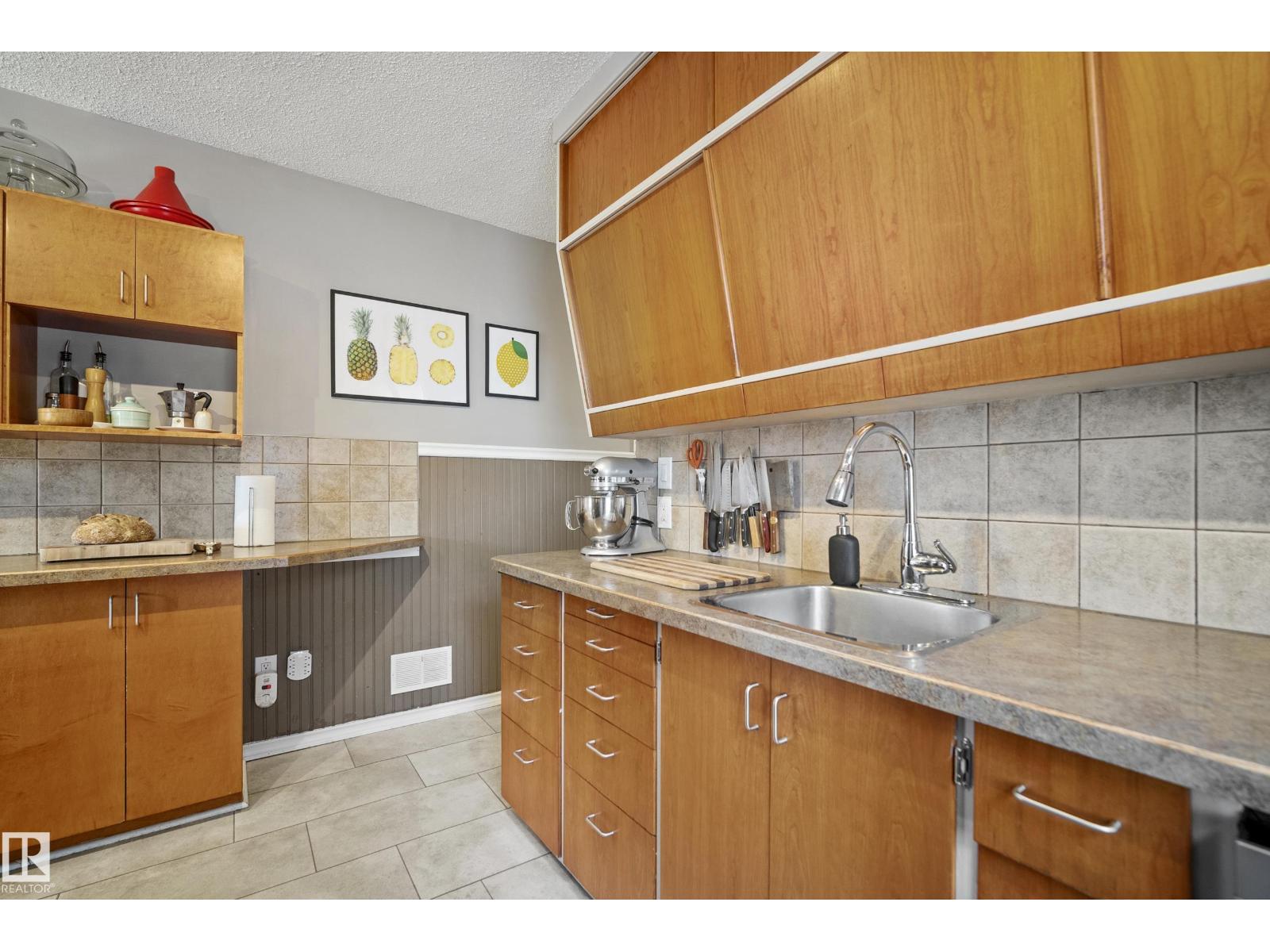 8946 80 Av Nw, Edmonton, Alberta  T6C 0T7 - Photo 13 - E4485182