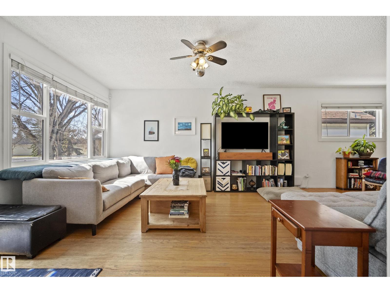 8946 80 Av Nw, Edmonton, Alberta  T6C 0T7 - Photo 3 - E4485182