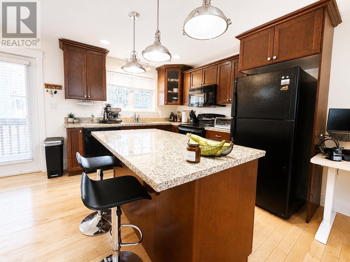 328 A Queen Street, Charlottetown, Prince Edward Island  C1A 4C3 - Photo 4 - 202609358